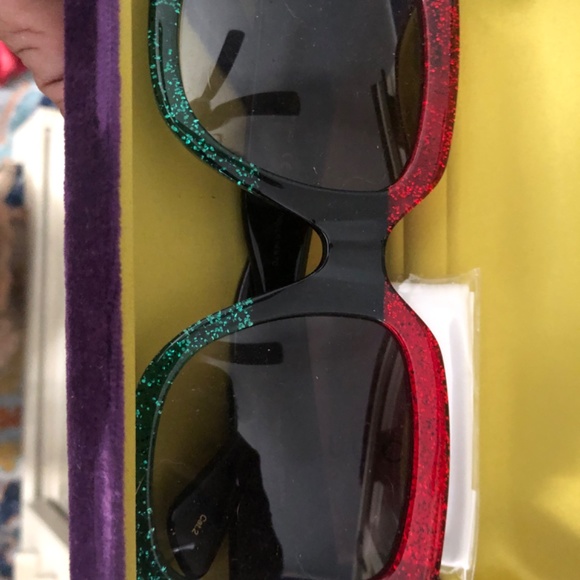 Gucci Shades - Picture 2 of 2